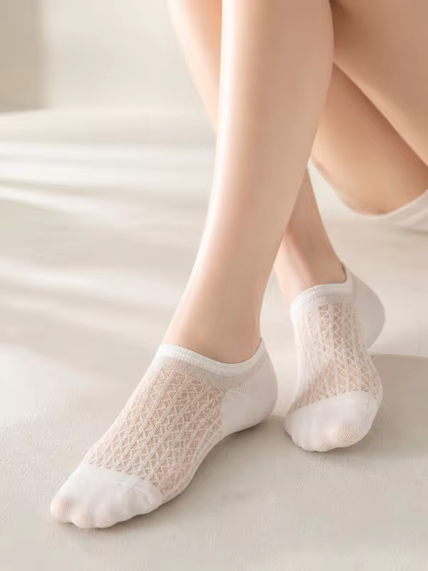 1/4 Pairs Women's Summer Ice Silk Invisible Socks, Anti-slip Anti-bacterial Deodorant Low Cut Socks for Dating & Gifting
